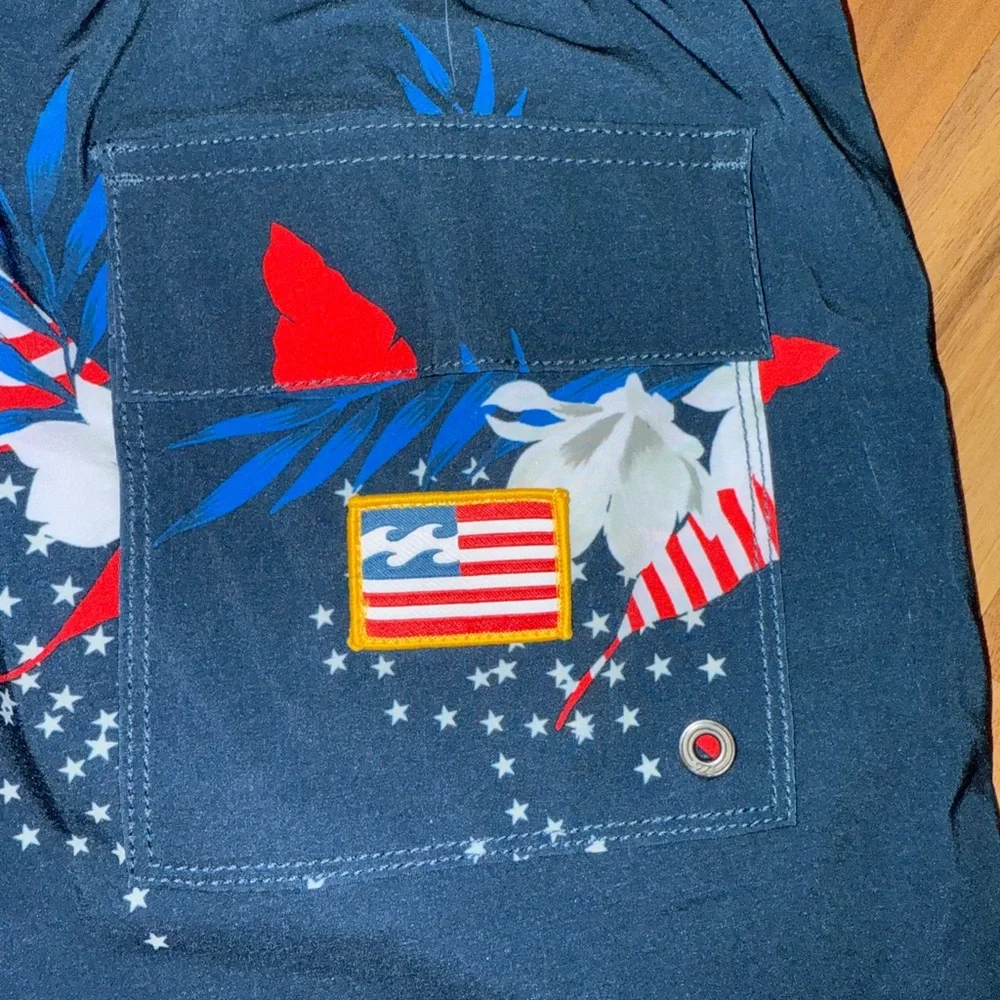 Billabong‎ size small shorts swim, elastic waist America USA, flag bathing suit